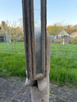 Frau und Fenster – Hauptbild